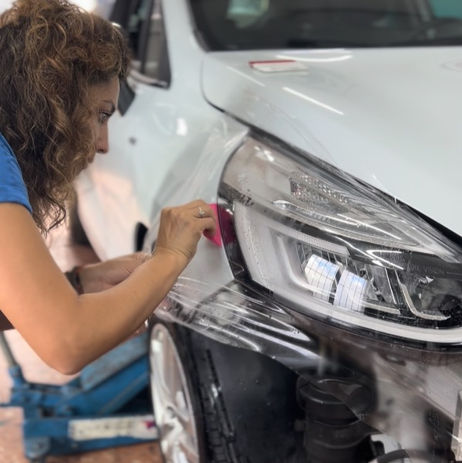 Applicazione pellicola protettiva auto