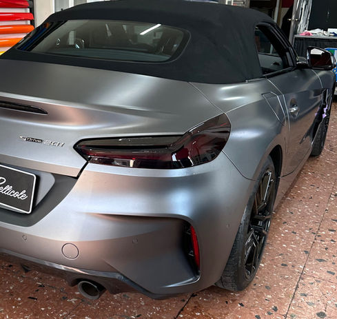 BMW Z4 grigio opaco: pellicola protettiva
