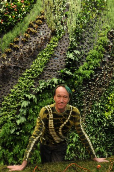 Señor Patrick Blanc es el creador de los jardines verticales modernos en París