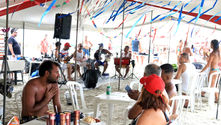 BARRACA DE PRAIA: Assojubs promove Pré-Carnaval ao som de Grupo BB do Estuário  