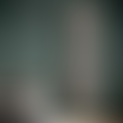 Radiateur IRSAP blanc ondulé mural – design original dans un salon moderne.