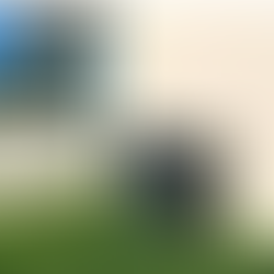 Cache clim design noir installé en extérieur, façade moderne – Nice