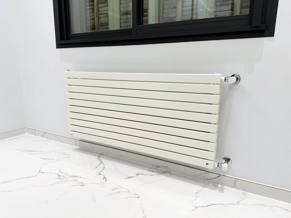 Radiateur design blanc dans salle de bain – Projet O'DESIGN à Nice