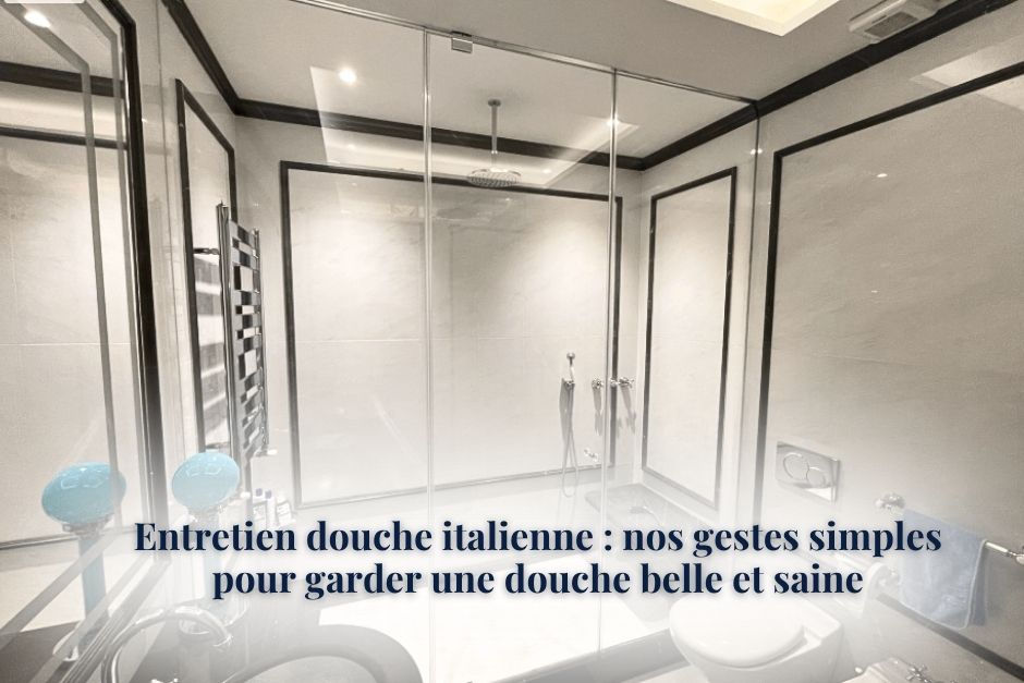 Douche à l’italienne vitrée avec ciel de pluie, profilés noirs et sèche-serviettes chromé — visuel de couverture “entretien douche italienne”.