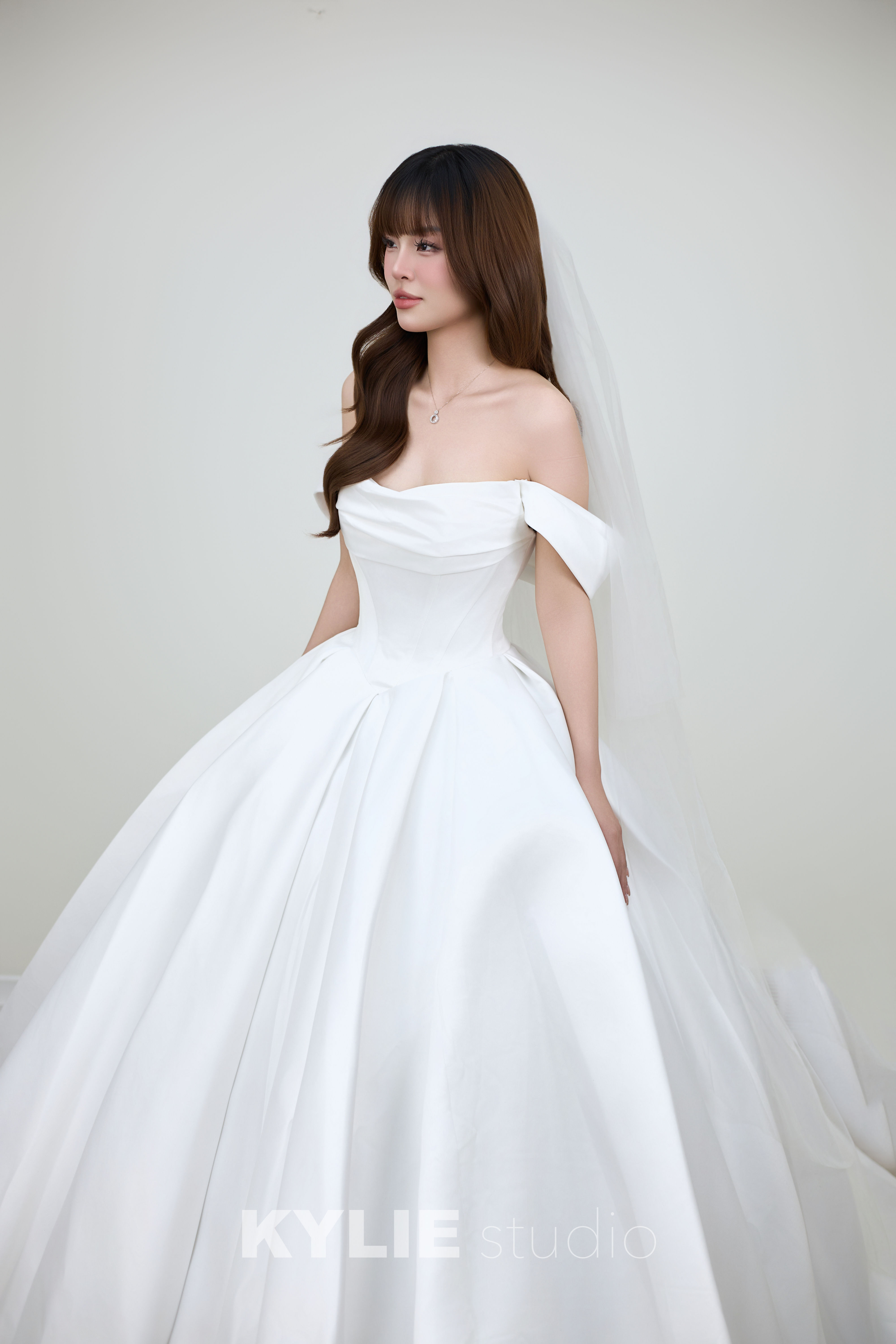 AURELLE SIGNATURE GOWN