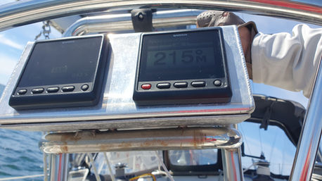 Caja de aluminio a medida en un velero.jpg