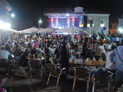 La Concejalía de Festejos y Desarrollo Local
agradece la gran participación vecinal
y el trabajo de