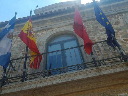 Máxima colaboración del Ayuntamiento de Valdemorillo con la UDEF
haciendo entrega a Policía Judicia