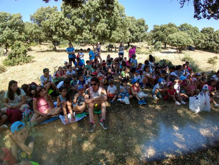 Valdemorillo celebra su vigésima suelta de aves volviendo a sorprender a cerca de un centenar de esc