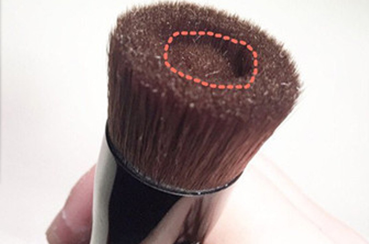 Thumbnail: Ash Wood Contour Foundation Brush