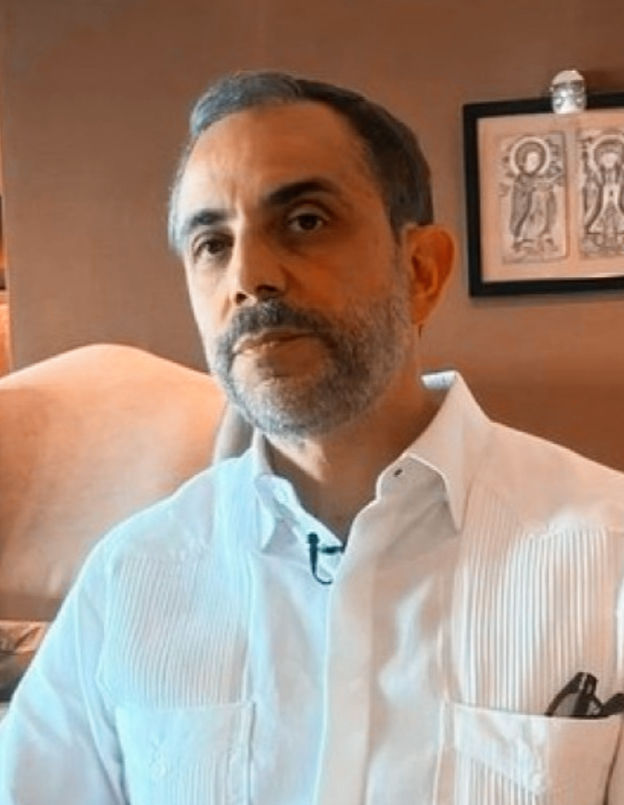 Jet Set: Antonio Espaillat se presenta a las instalaciones de la Procuraduría con su abogado.