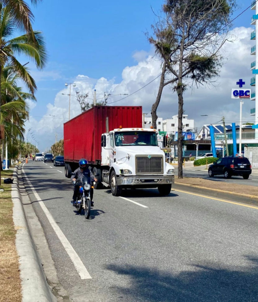 El Intrant pone la norma, pero no logra sacar camiones del carril izquierdo.