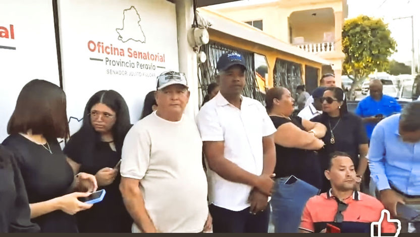 Senador Julito Fulcar inaugura oficina legislativa en Matanzas para estar más cerca de la gente.