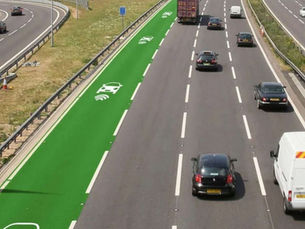 Francia pone en marcha la primera carretera del mundo que carga coches eléctricos mientras circulan