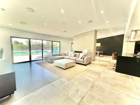 Modern, Spacious, Minimalist with Large Pool