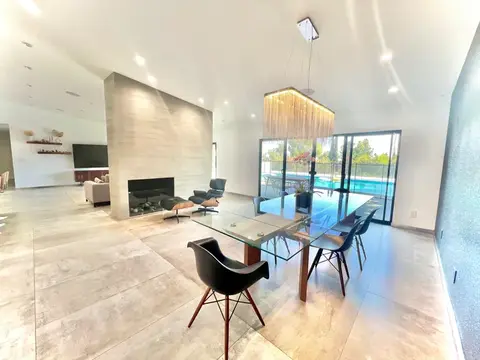 Modern, Spacious, Minimalist with Large Pool