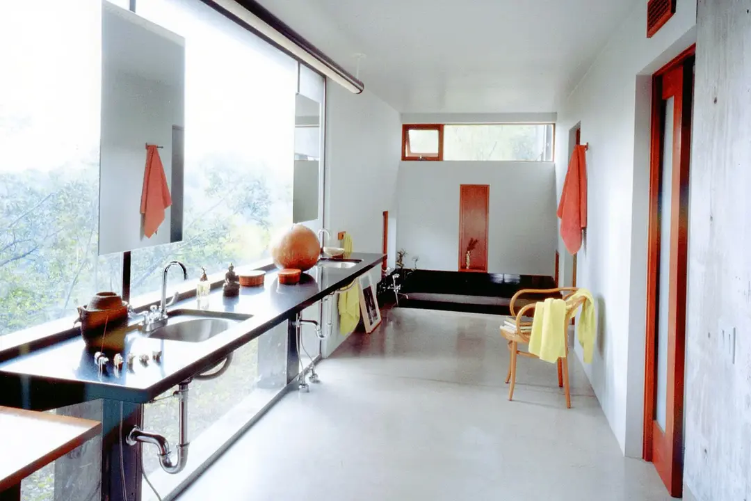 Los Angeles, CA – Contemporary