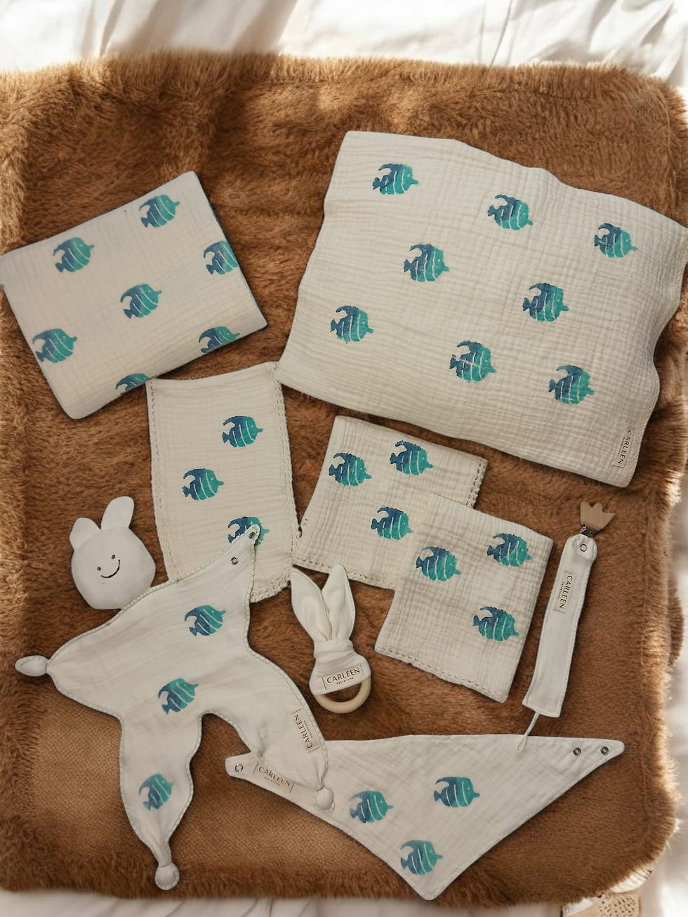 MİNİK BALIKLAR KÖK BOYA EL BASKISI 4 KAT MÜSLİN 9 PARÇA İLK HEDİYEM TAM SET