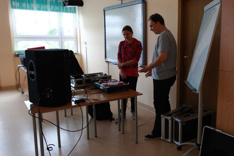 DJ2.jpg