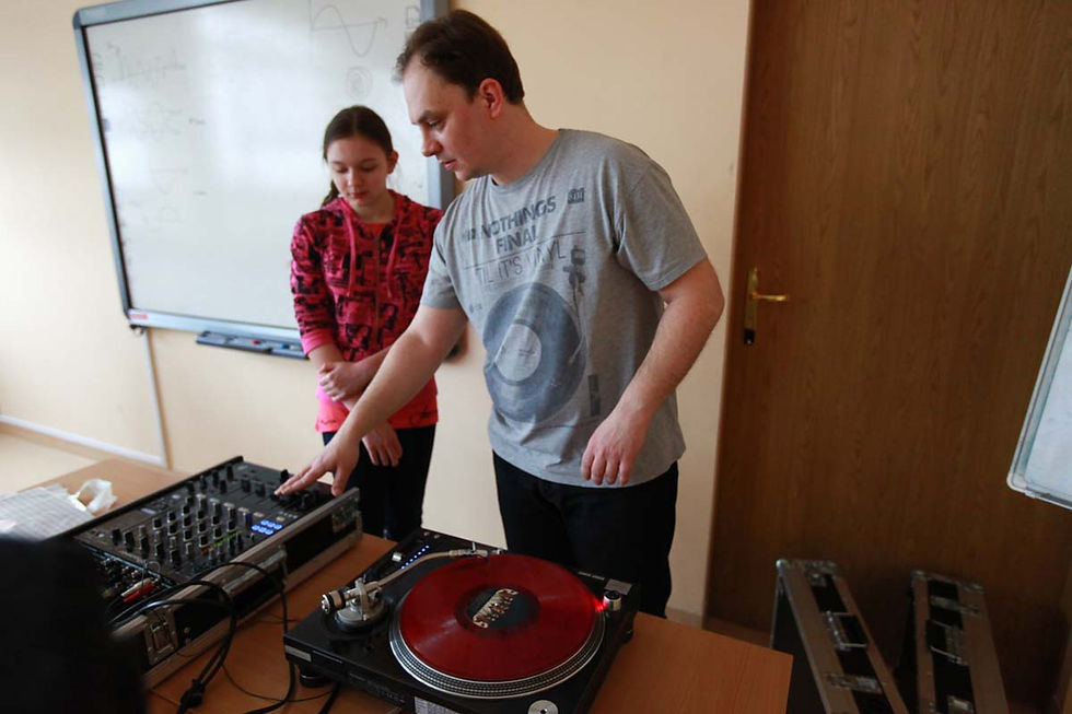 DJ1.jpg