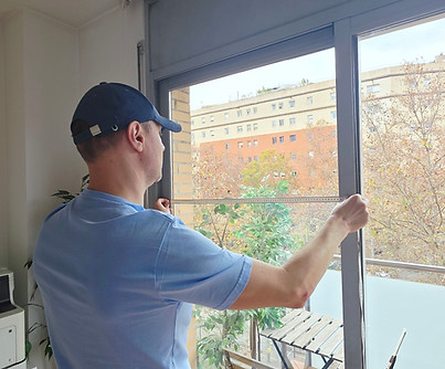 Medición de ventana para instalación de lámina solar