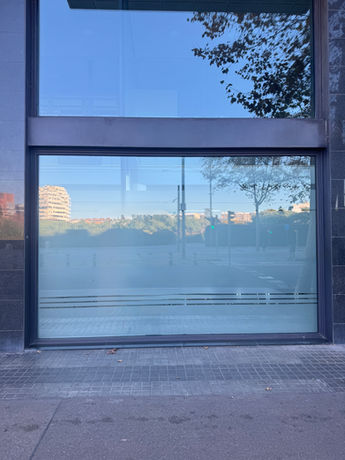 Láminas espejo instaladas en gran ventanal