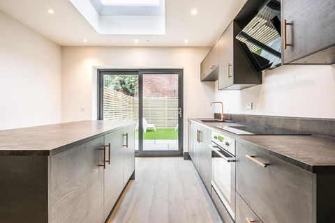 Kitchen 2.jpg