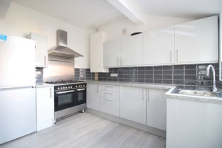Kitchen 1.jpg
