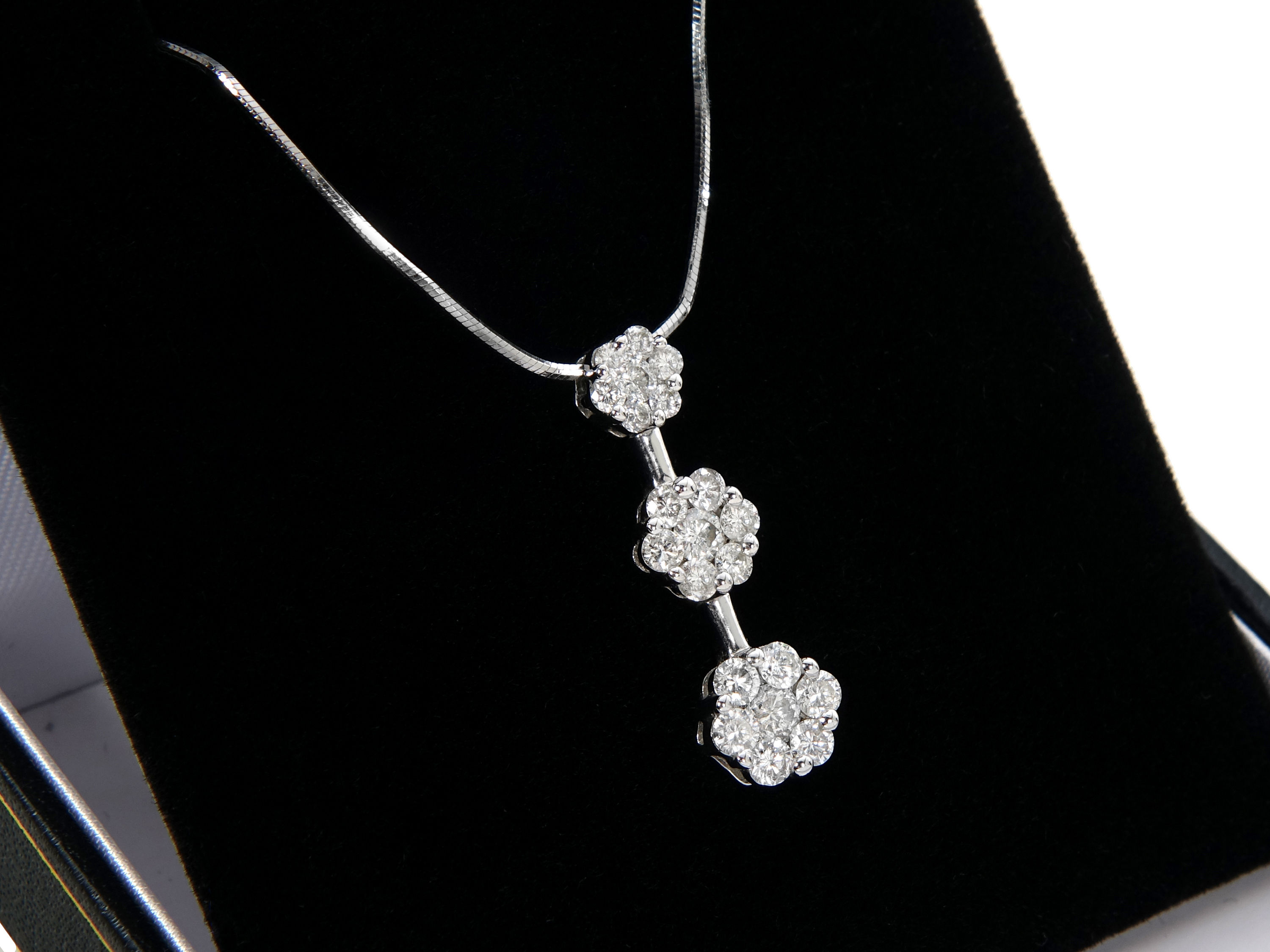 14ct White Gold Diamond Diamond Dropper Pendant & Chain 1.05ct