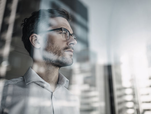 damasta_68226_A_businessman_in_a_shirt_thoughtfully_looking_o_9b6d1f2b-f5b3-4b03-bca8-b77f