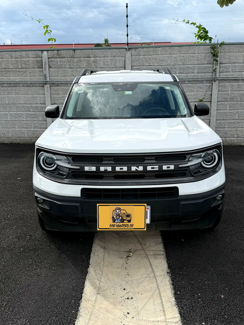 2024 Ford Bronco Sport 4x4 white SUV front view - used car for sale in Costa Rica