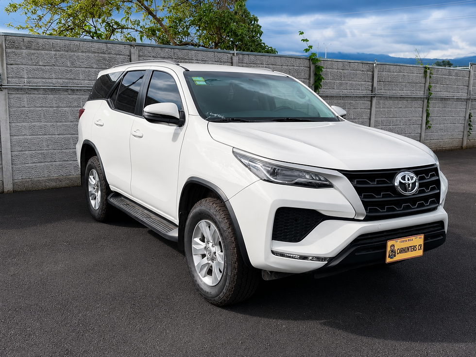 Toyota Fortuner 4x4 front three-quarter view - diesel SUV Costa Rica