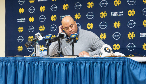 Notre Dame Drops Third Straight to Houston, 54-65