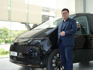 ฮุนได ปรับยุทธศาสตร์ เปลี่ยนฐานนำเข้า STARIA Diesel เป็น “มาเลเซีย” ลุยเขย่าตลาดเอ็มพีวี 11 ที่นั่ง ปรับราคาให้เป็นเจ้าของง่ายขึ้น