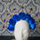 Thumbnail: Gouden spikes met blauwe rozen en stenen