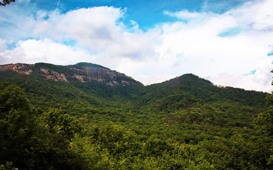table-rock-mountain-panoramic-view-sc-upstate-blue-ridge-foothills-landscape