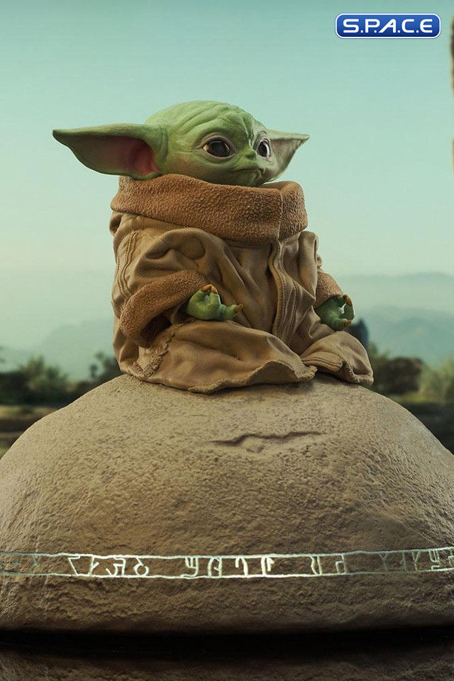 Miniaturbild: Grogu on Seeing Stone Milestone Statue (The Mandalorian)
