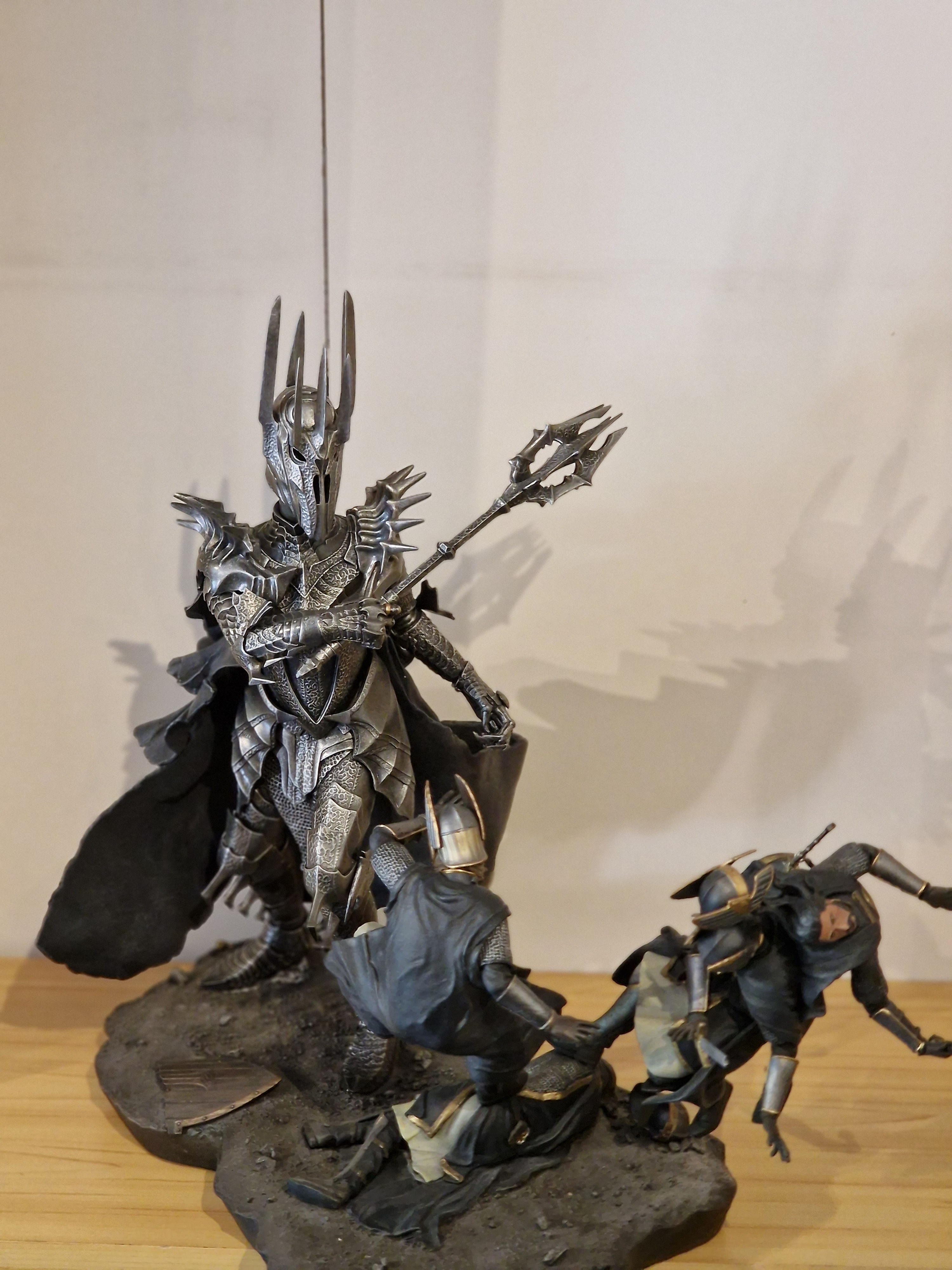 Sauron vs Numenorean Army Diorama: Battle of the Last Alliance – SIDESHOW COLLEC