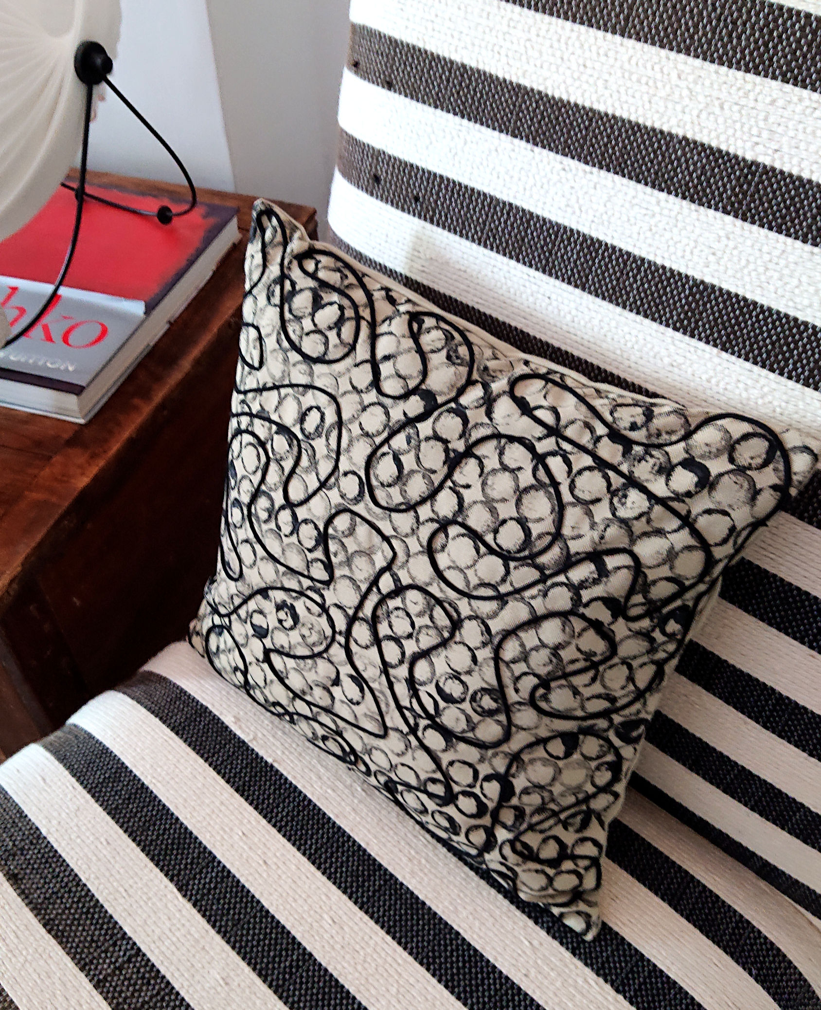 Tildà coussin ARTY 40 cm x 40 cm, dessins de cordon de coton et motif peint à la main