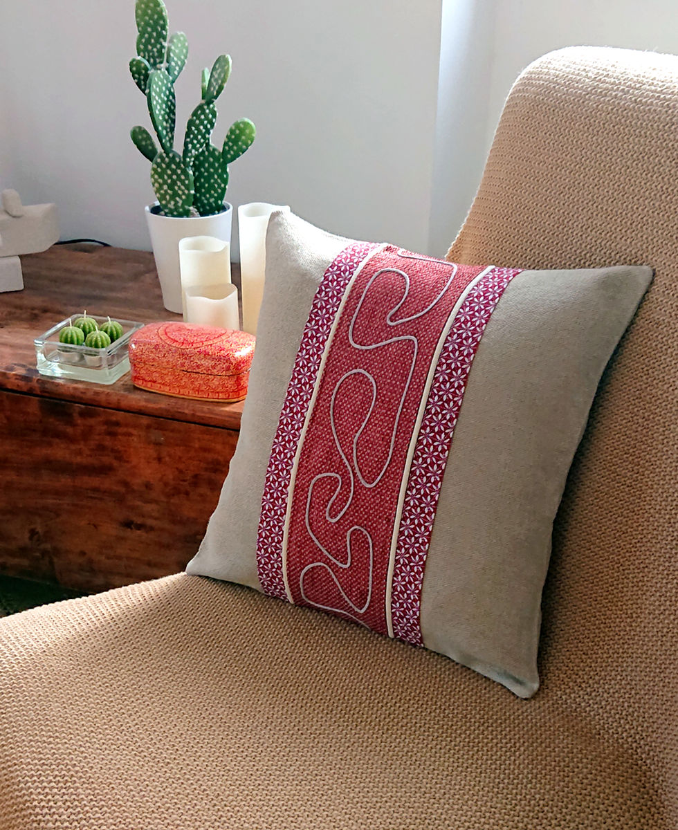 ADELO Housse de coussin graphique et raffinée en lin naturel et jacquard. Dimensions 44 cm x 44 cm. déhoussable