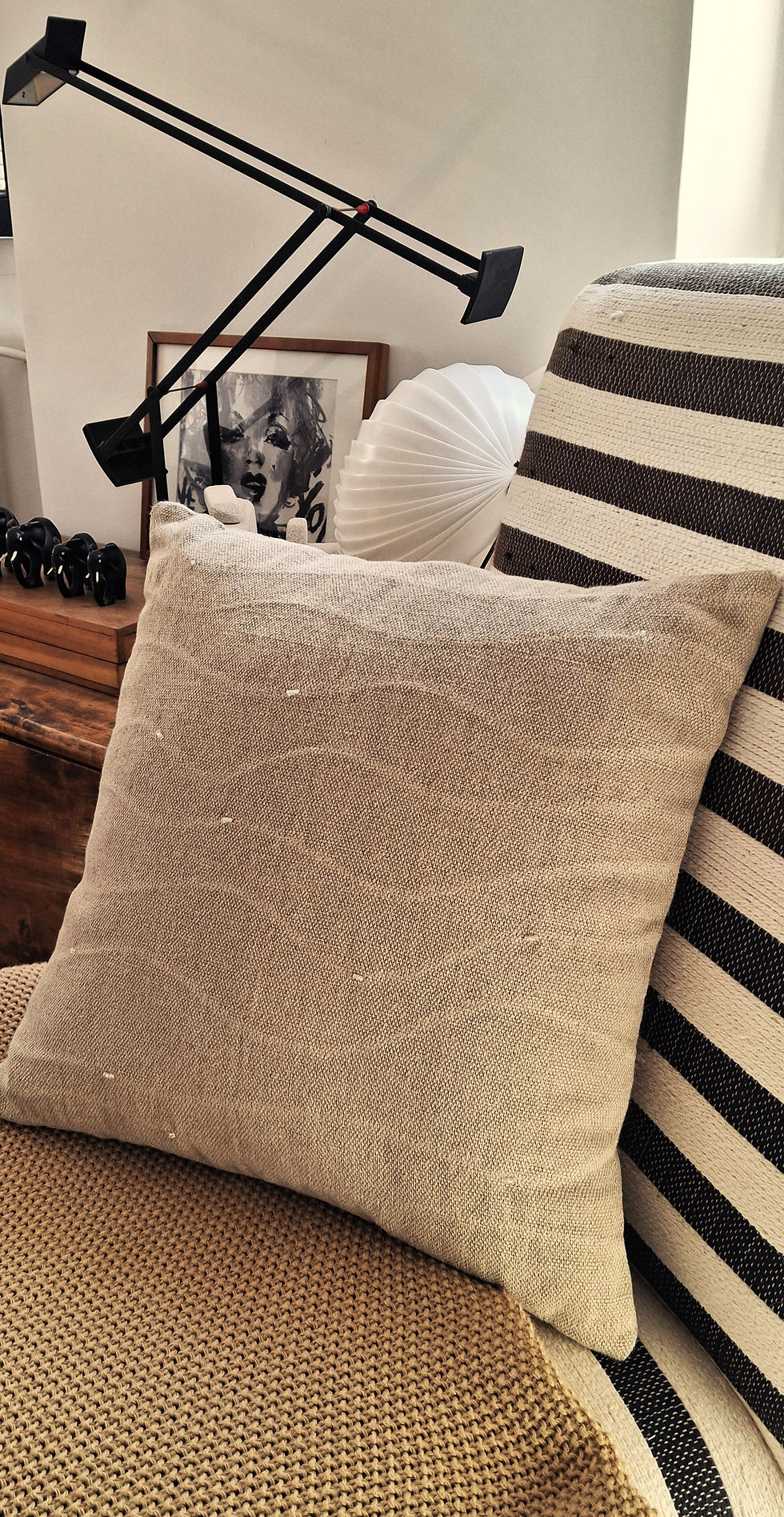 ALIS coussin Déco lin brut naturel et perles de verres, dimensions 44 cm 44 cm.