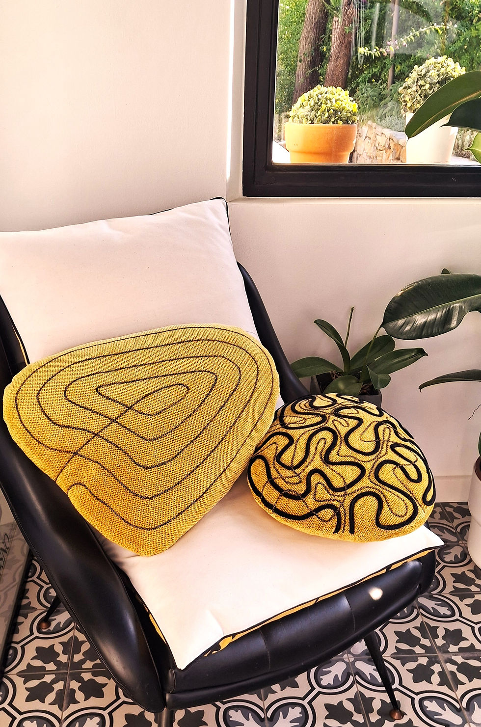 CAMBO Coussin ARTY forme galet, dimensiions 49 cm x 41 cm.