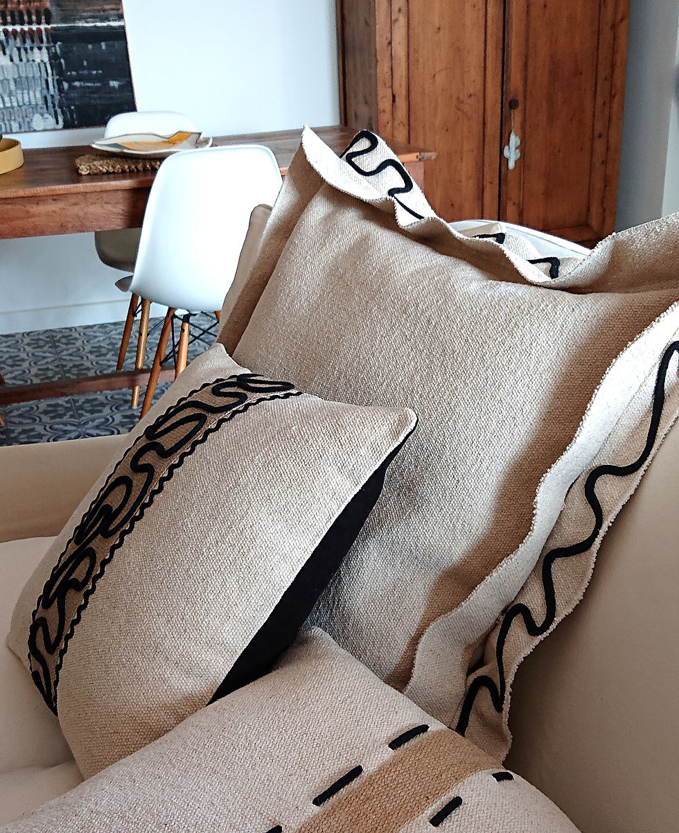 Vàli Coussin en coton brut 60 cm x 60 cm , bords volants et cordons de coton contrasté