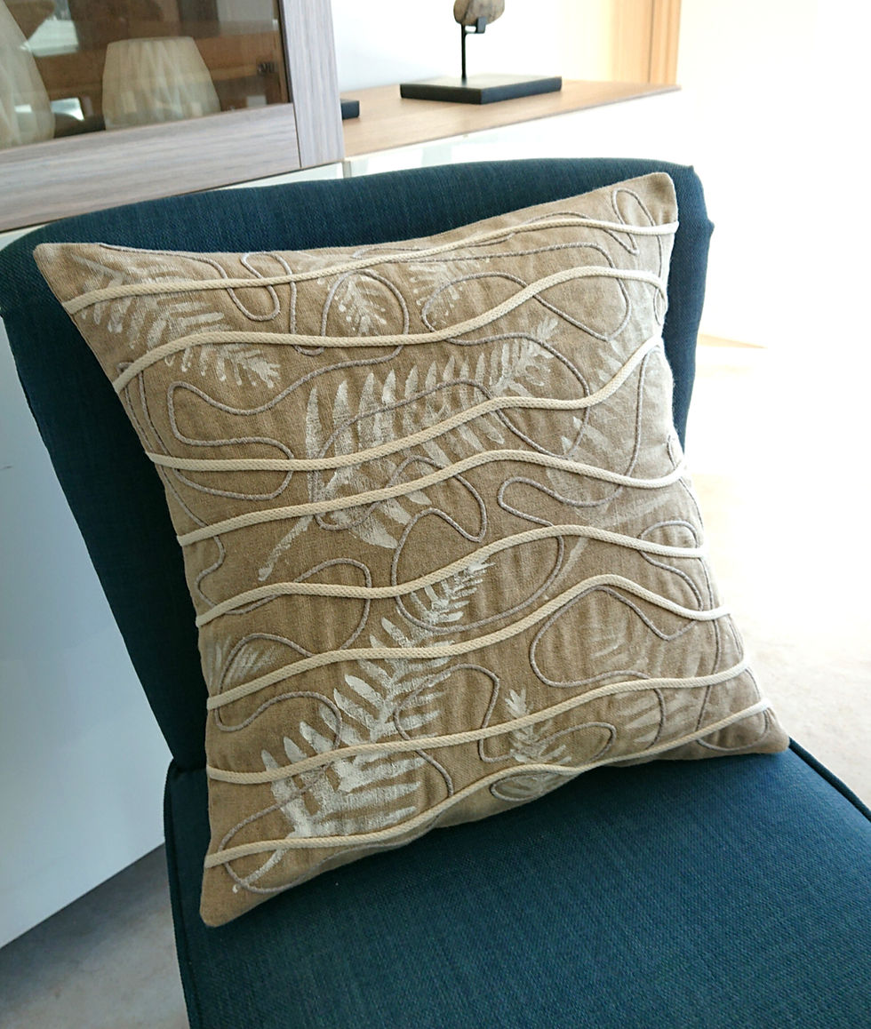 Auban Coussin graphique et raffiné en lin naturel peint à la main
