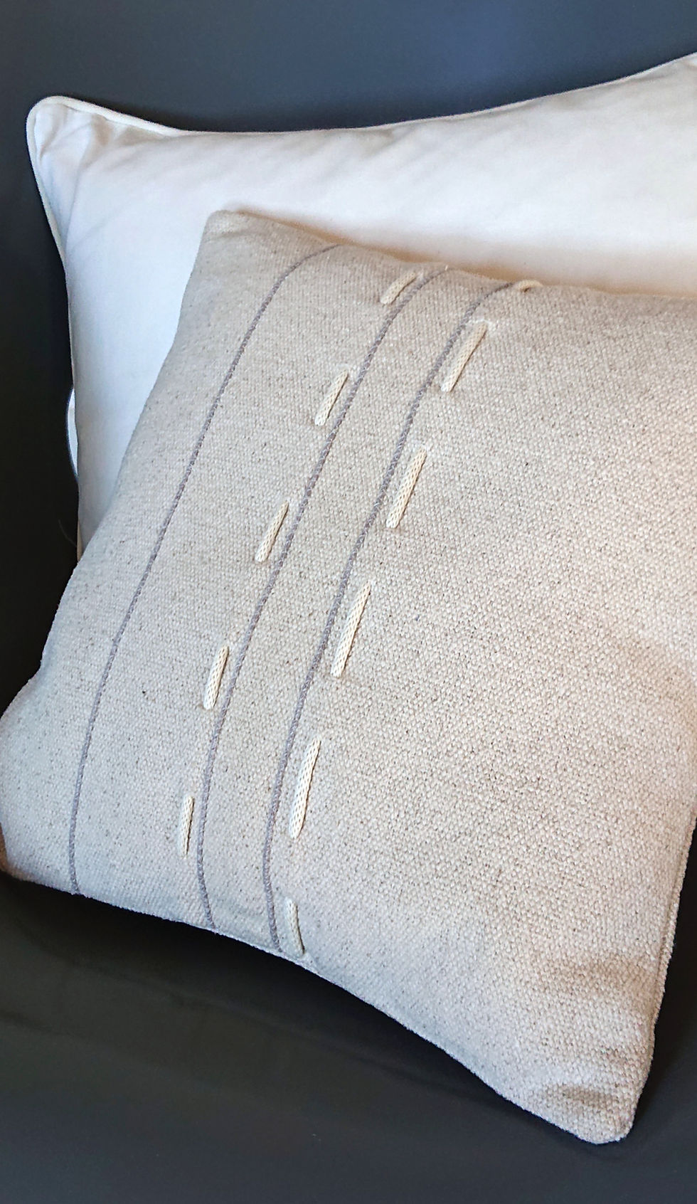 CIPOLIN Coussin Déco en coton brut écru. Dimensions 40 cmx 40 cm