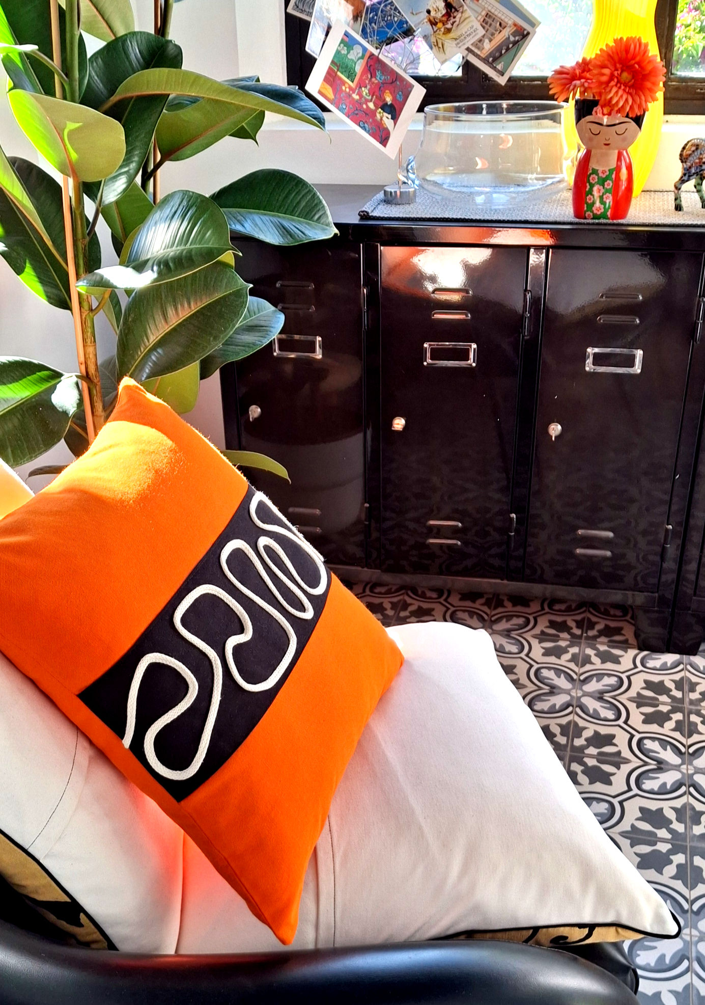 Anto Coussin Graphique coton coloré 45 cm x 45 cm, orange, noir et cordon de coton,  déhoussable