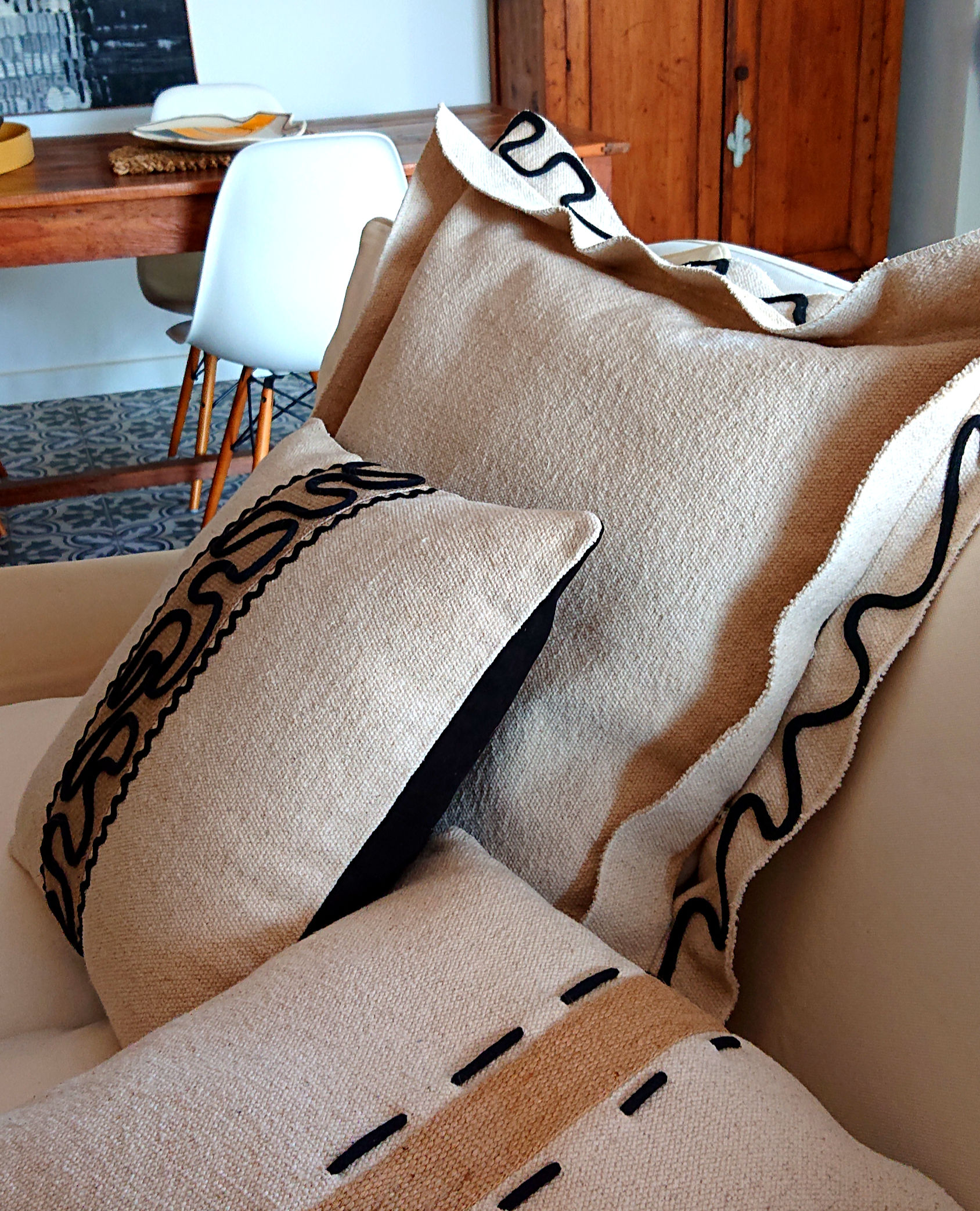 VALI Coussin déstructuré en coton brut écru 60 cm x 60 cm