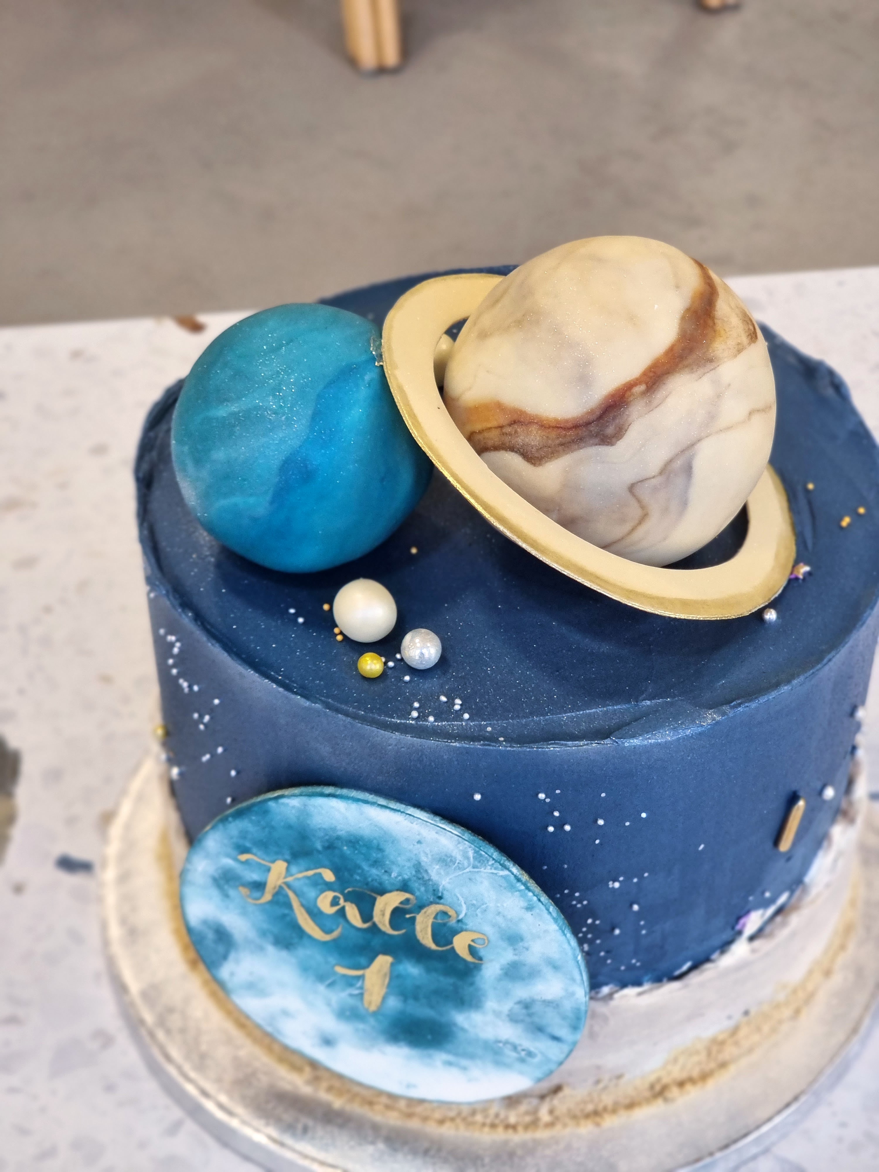 Ydre rum temakage Planeter og navneskilte | Triple chocolate | 30 personer - 1 etage