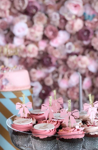 Cupcakes with name tags