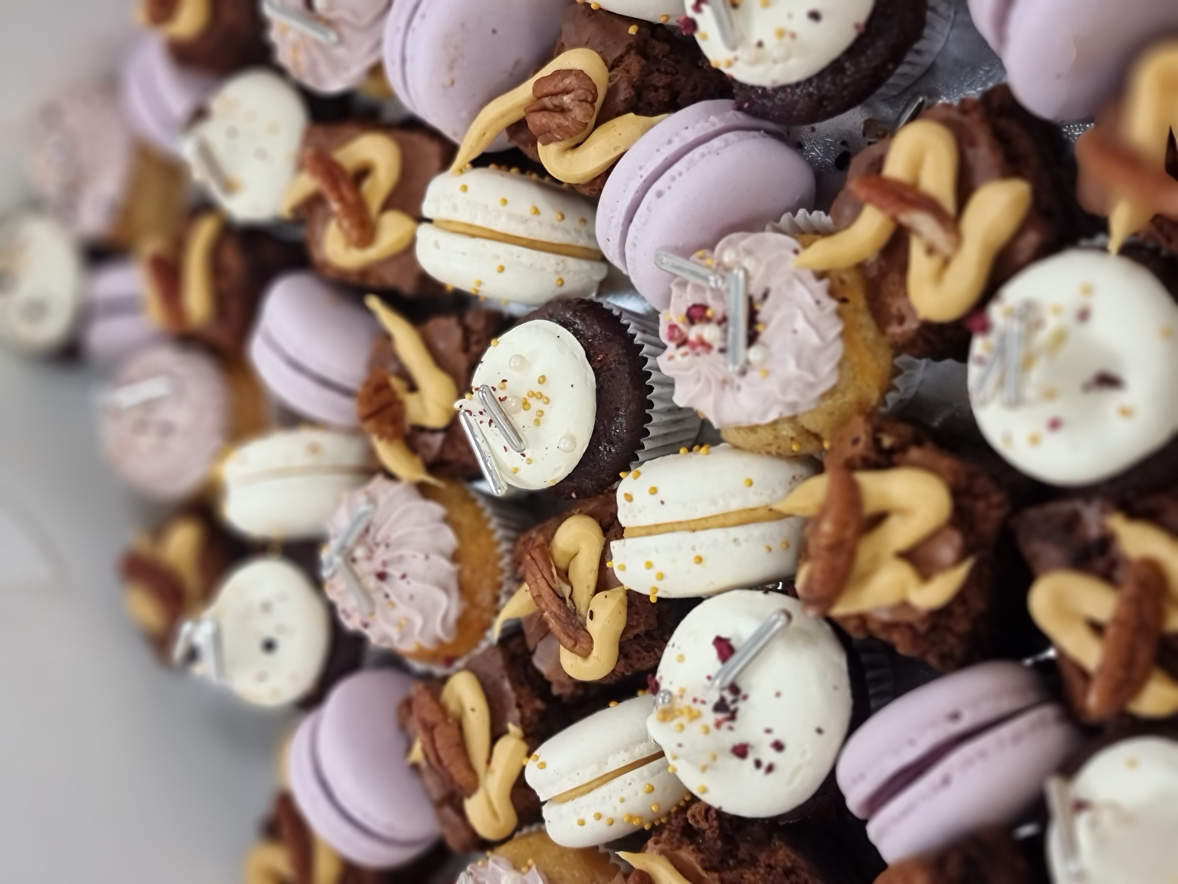 Kagetapas 90 stk | Macarons, mini brownies & mini cupcakes
